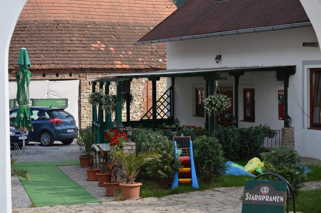 Restaurace a penzion U Lva Karlštejn Esterno foto