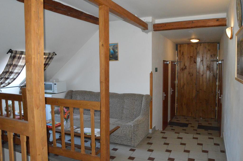 Restaurace a penzion U Lva Karlštejn Esterno foto
