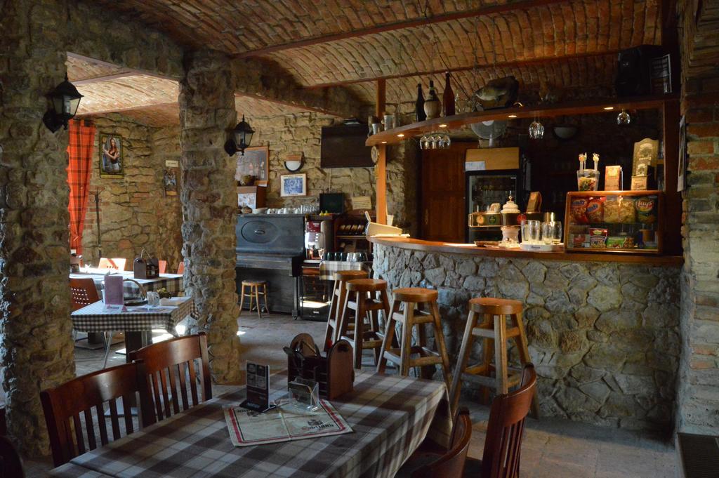 Restaurace a penzion U Lva Karlštejn Esterno foto