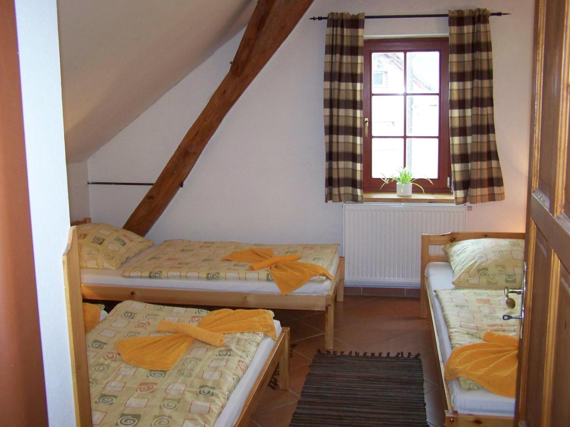 Restaurace a penzion U Lva Karlštejn Esterno foto