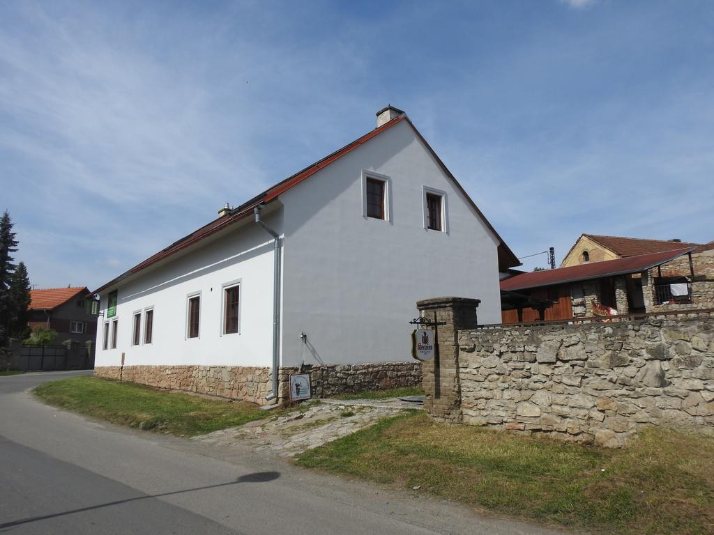 Restaurace a penzion U Lva Karlštejn Esterno foto
