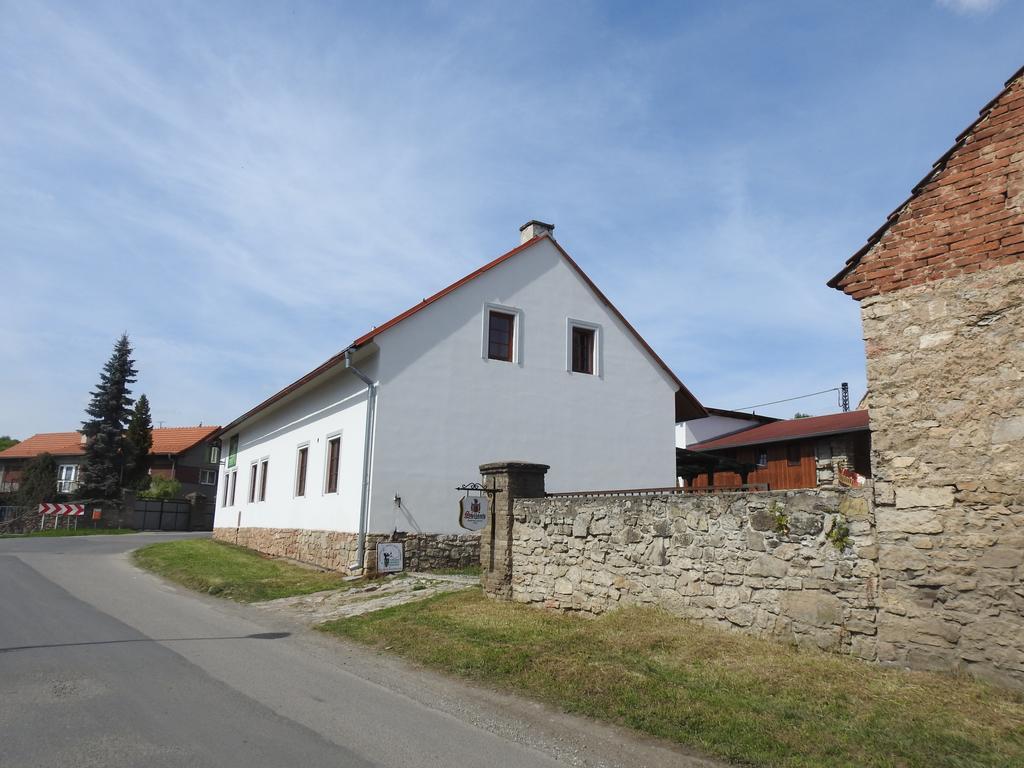 Restaurace a penzion U Lva Karlštejn Esterno foto